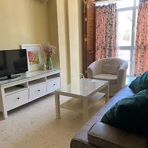 https://bonito-apartamento-junto-al-mar-y-zona-centrica.es-andalucia.com